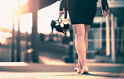 Cipő nélkül az irodában: új kísérlet a visszatérés megkönnyítésére