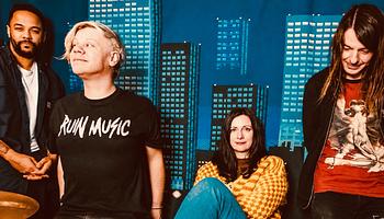 Johnny Foreigner visszatér: Forwards! album és a thrashelő The New Navigation, szeptemberi UK-turnéval