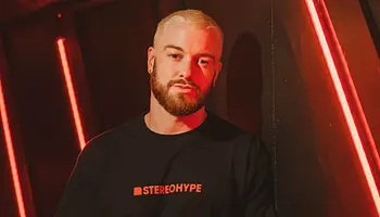 James Hype-nak már négy deck sem elég
