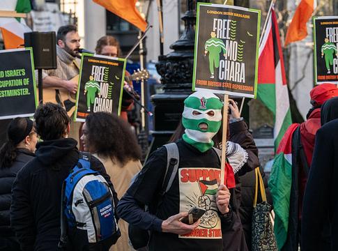 Kneecap: a brit kormány egymillió fontot égetett el egy már megdőlt vád miatt