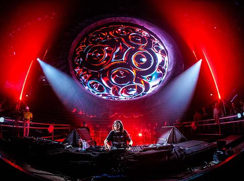 Carl Cox, Mau P és Joseph Capriati a 2026-os UNTOLD Galaxy színpadán