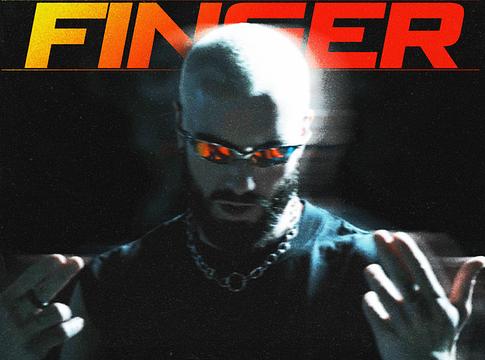 James Hype: repülőn született a „Trigger Finger”