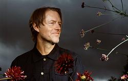 Ed O hypnotikus új dala: Incantations, beszélgetős estek és turnébejelentés