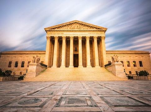 Sorsfordító szerzői jogi ügy a Legfelsőbb Bíróság előtt: felelős-e az ISP a felhasználók kalózkodásáért?