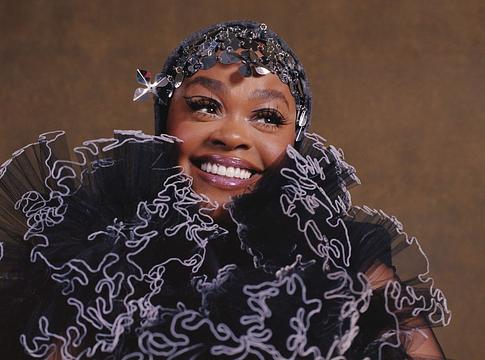 Jill Scott tíz év után új albummal tér vissza