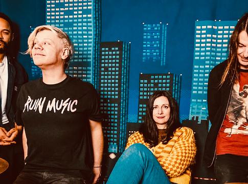 Johnny Foreigner visszatér: Forwards! album és a thrashelő The New Navigation, szeptemberi UK-turnéval