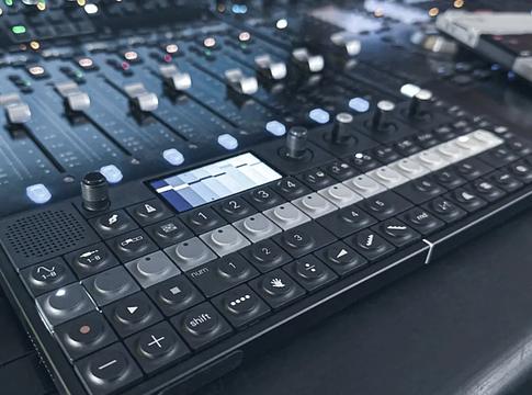 Új dobszintit és nyolccsatornás USB-audiót kapott a Teenage Engineering OP-XY