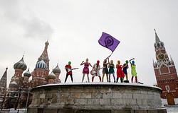 Nadya Tolokonnikova: „Bajt akarok keverni” – itt a Pussy Riot első albuma, a CYKA