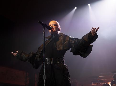 Shirley Manson és a strandlabdák üzenete
