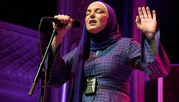 Adele Bertei: Sinéad O’Connor kirúgta David Holmest, most az emlékével él vissza