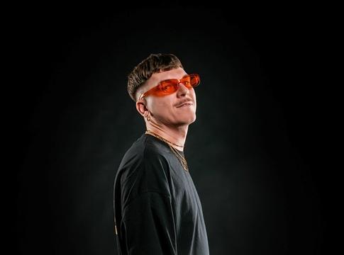 Mene sötét groove-okkal tér vissza a Rebellionhez a „Hustle Flow” EP-n